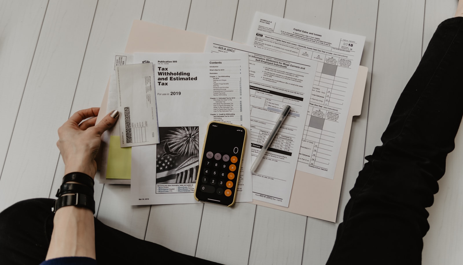 Finanzplanung auf modernem Schreibtisch
